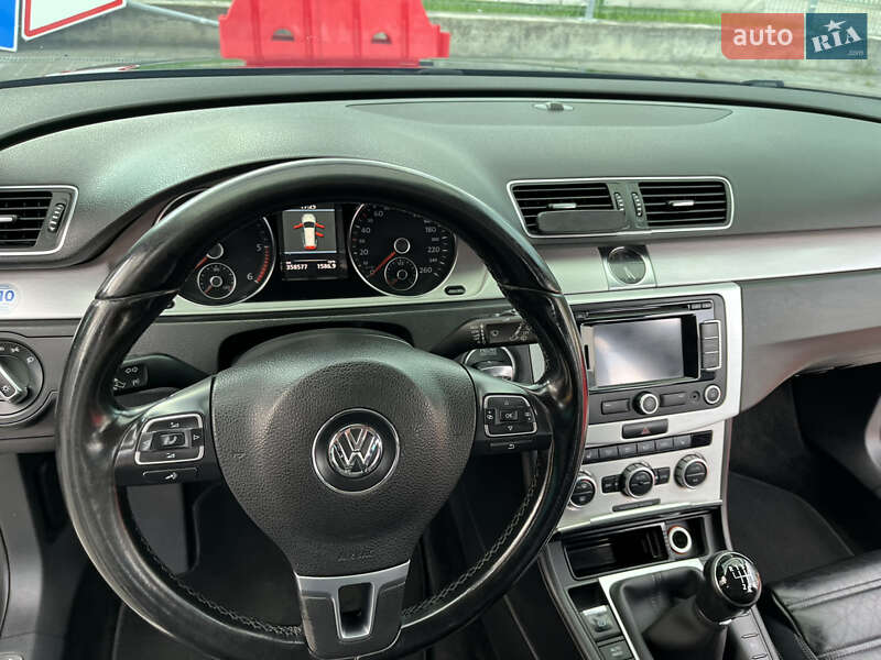 Універсал Volkswagen Passat 2012 в Львові