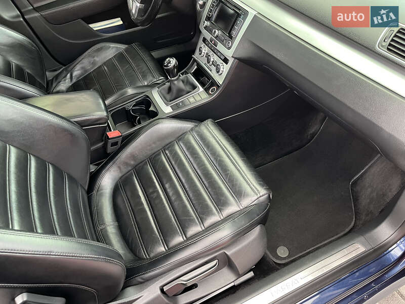 Універсал Volkswagen Passat 2012 в Львові