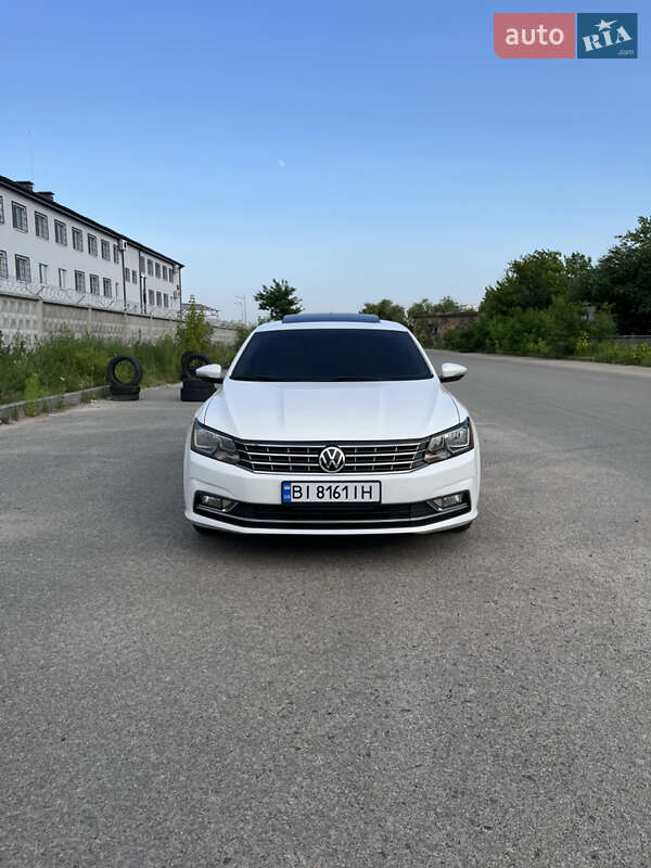 Седан Volkswagen Passat 2015 в Хороле