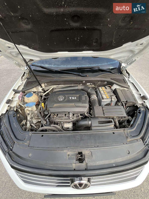 Седан Volkswagen Passat 2015 в Хороле