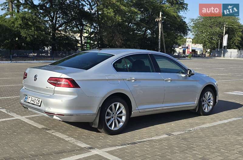 Седан Volkswagen Passat 2015 в Одессе