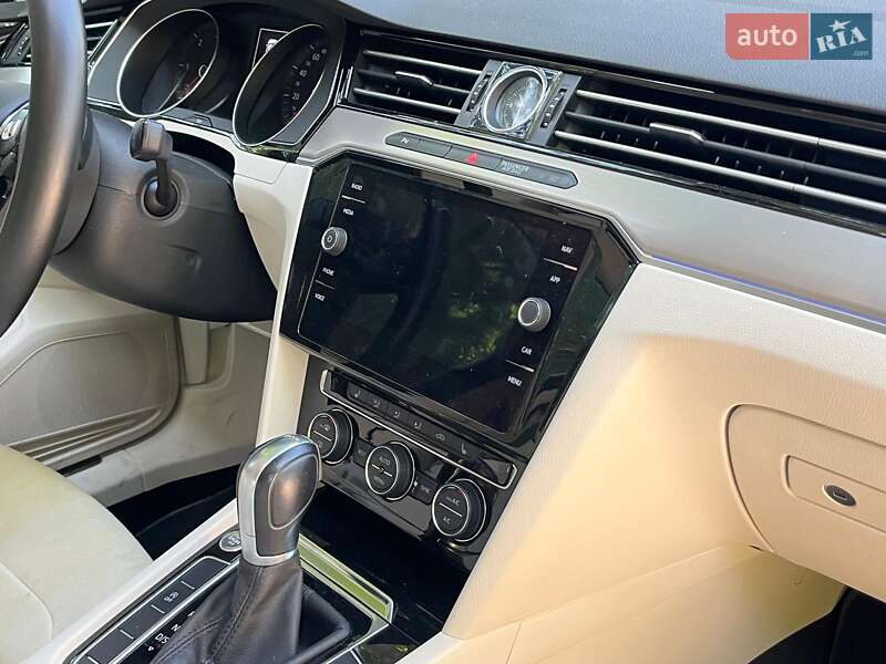 Універсал Volkswagen Passat 2019 в Києві