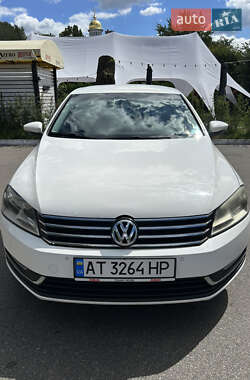 Седан Volkswagen Passat 2012 в Киеве
