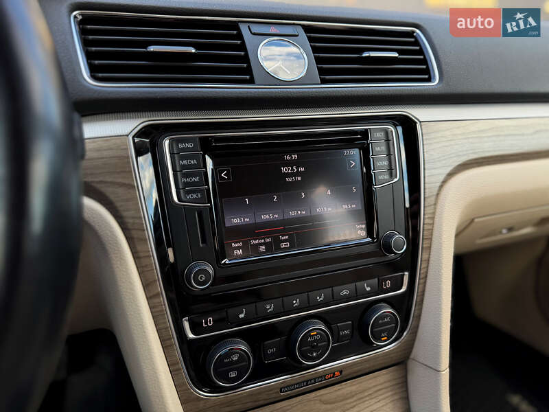 Седан Volkswagen Passat 2017 в Киеве