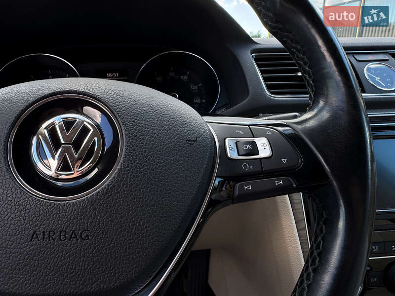 Седан Volkswagen Passat 2017 в Киеве