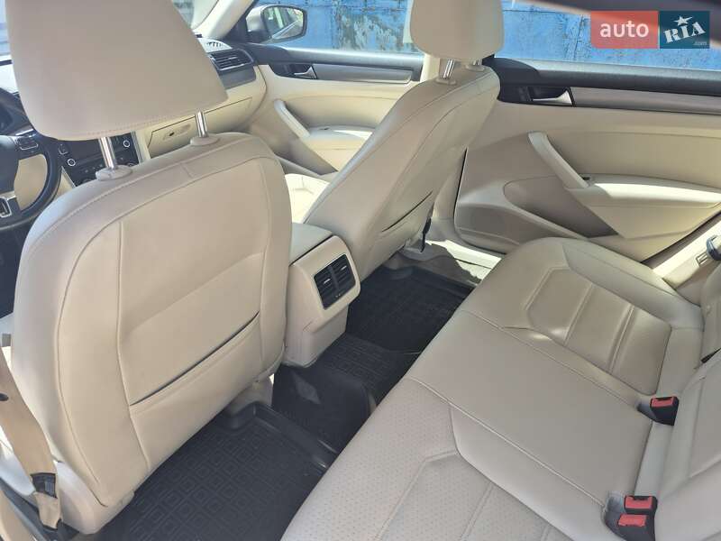 Седан Volkswagen Passat 2014 в Рівному