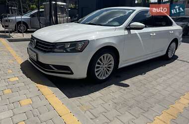 Седан Volkswagen Passat 2016 в Житомире