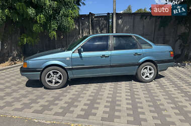 Седан Volkswagen Passat 1988 в Лубнах