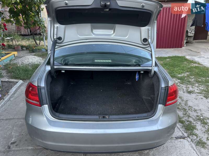 Седан Volkswagen Passat 2011 в Кропивницькому
