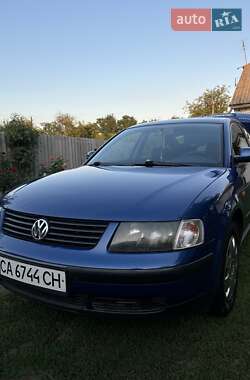 Седан Volkswagen Passat 1997 в Черкассах