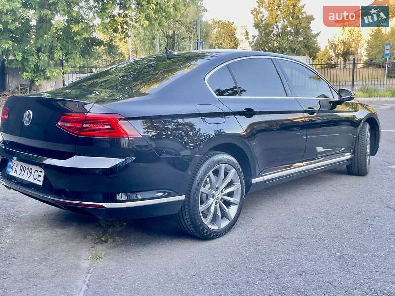 Седан Volkswagen Passat 2015 в Киеве
