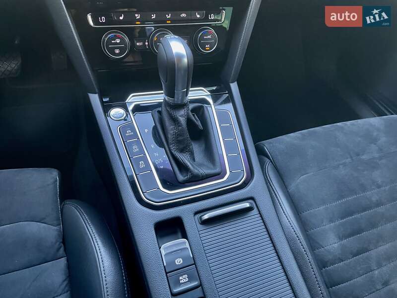 Седан Volkswagen Passat 2015 в Киеве