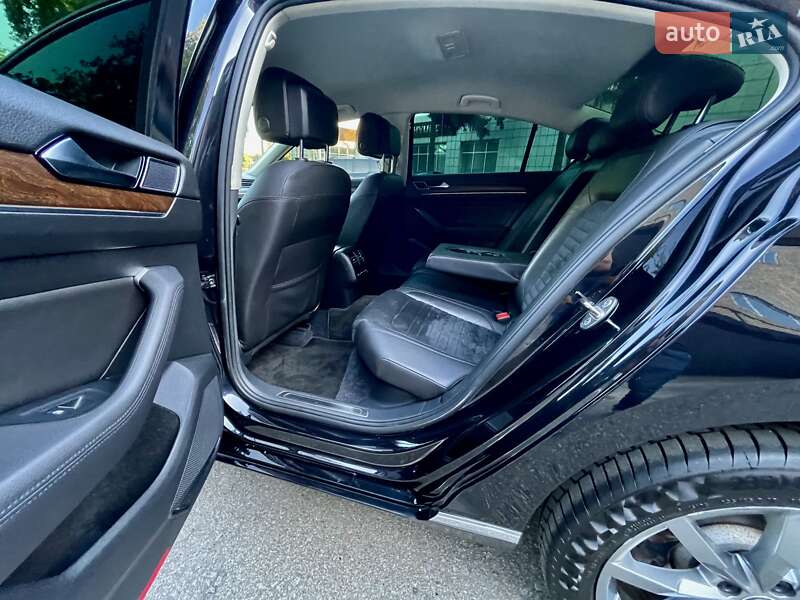 Седан Volkswagen Passat 2015 в Киеве