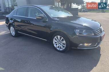 Седан Volkswagen Passat 2013 в Ровно