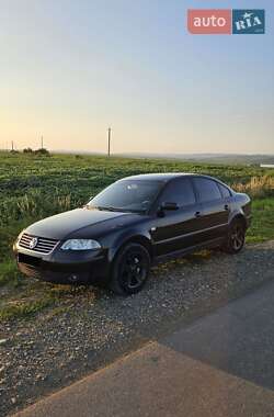 Седан Volkswagen Passat 2002 в Чернівцях