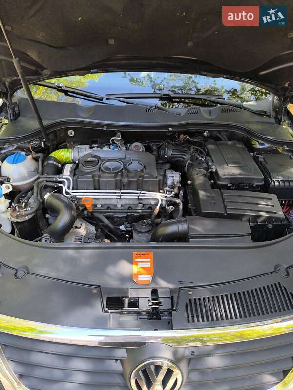 Универсал Volkswagen Passat 2006 в Рени