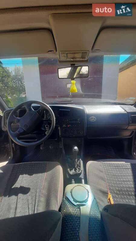 Універсал Volkswagen Passat 1994 в Виноградові