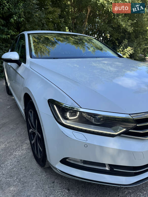 Седан Volkswagen Passat 2015 в Хмельницком