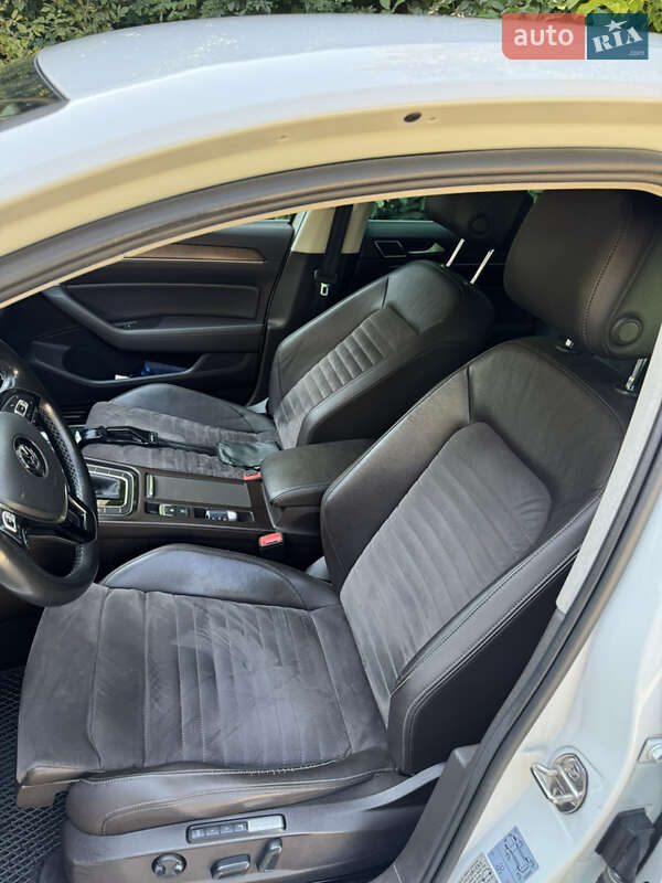 Седан Volkswagen Passat 2015 в Хмельницком