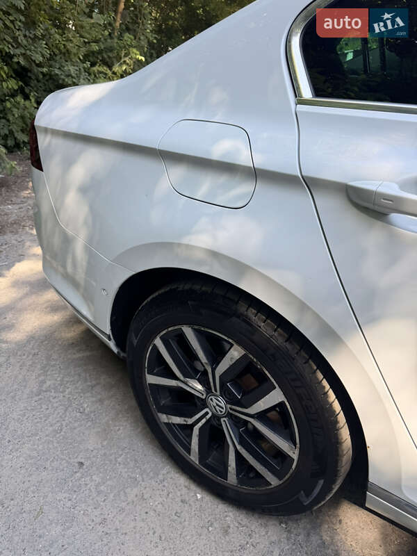 Седан Volkswagen Passat 2015 в Хмельницком