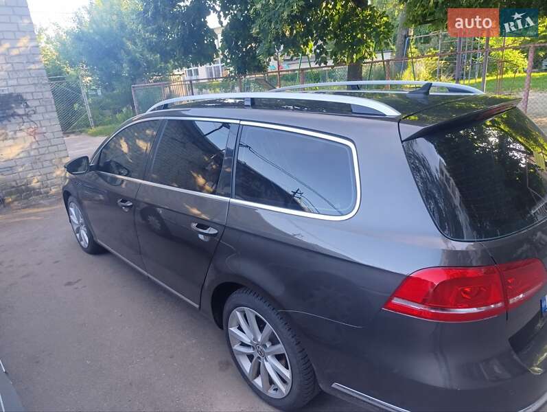 Універсал Volkswagen Passat 2013 в Житомирі