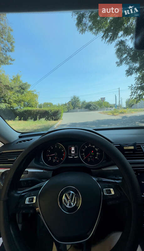 Седан Volkswagen Passat 2017 в Днепре