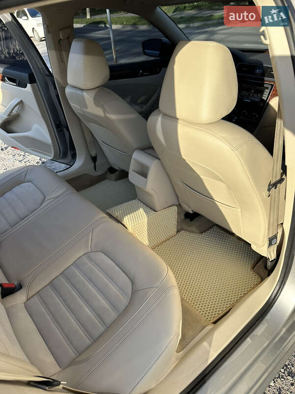 Седан Volkswagen Passat 2012 в Хмельницькому