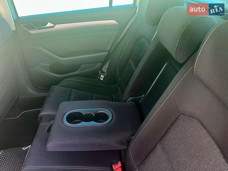 Універсал Volkswagen Passat 2014 в Тернополі