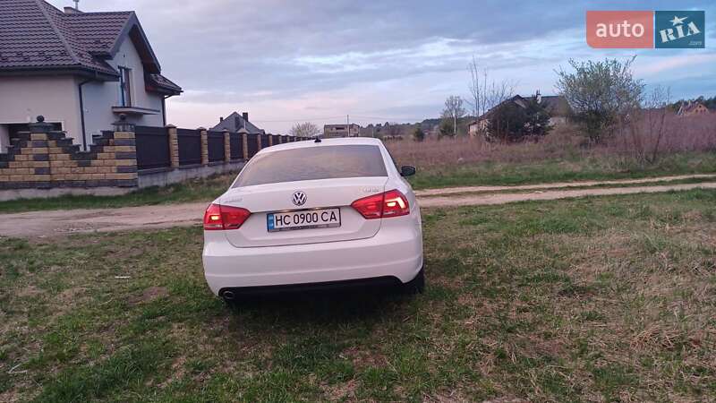 Седан Volkswagen Passat 2015 в Львове