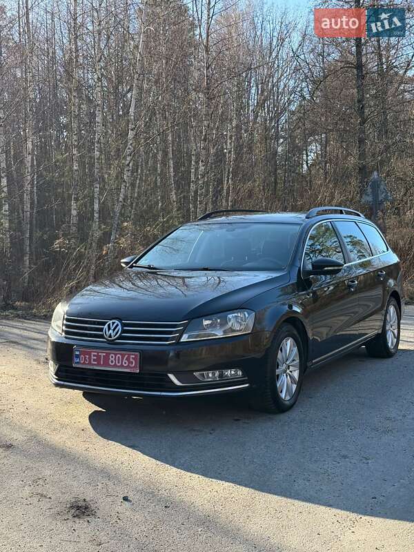 Універсал Volkswagen Passat 2012 в Житомирі