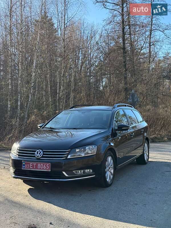 Універсал Volkswagen Passat 2012 в Житомирі