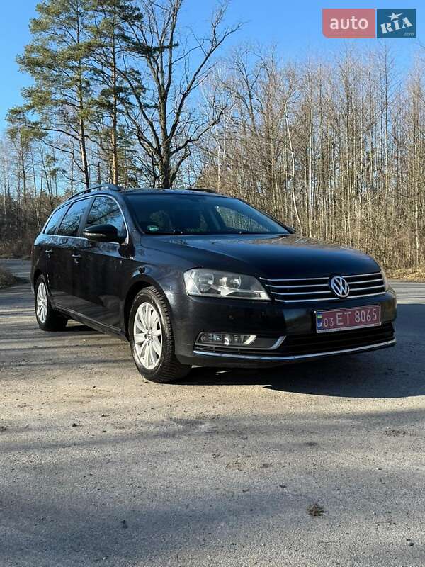 Універсал Volkswagen Passat 2012 в Житомирі