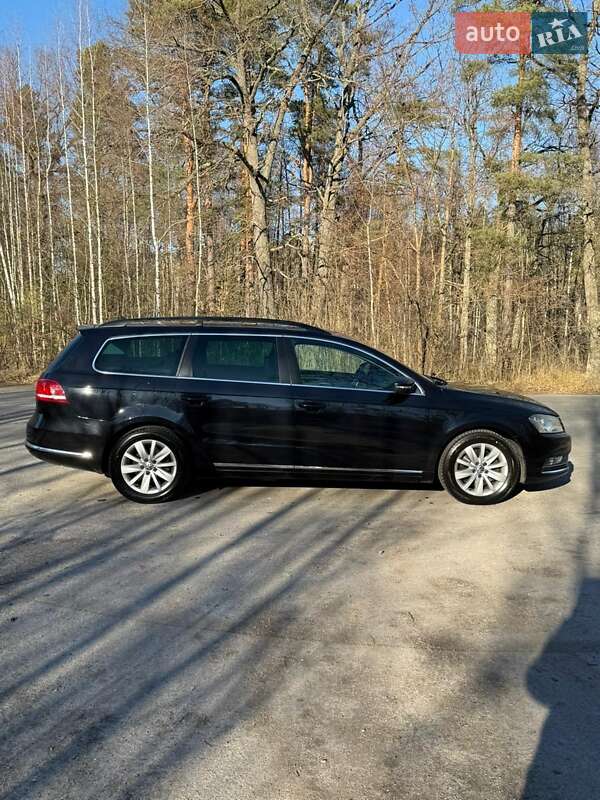 Універсал Volkswagen Passat 2012 в Житомирі