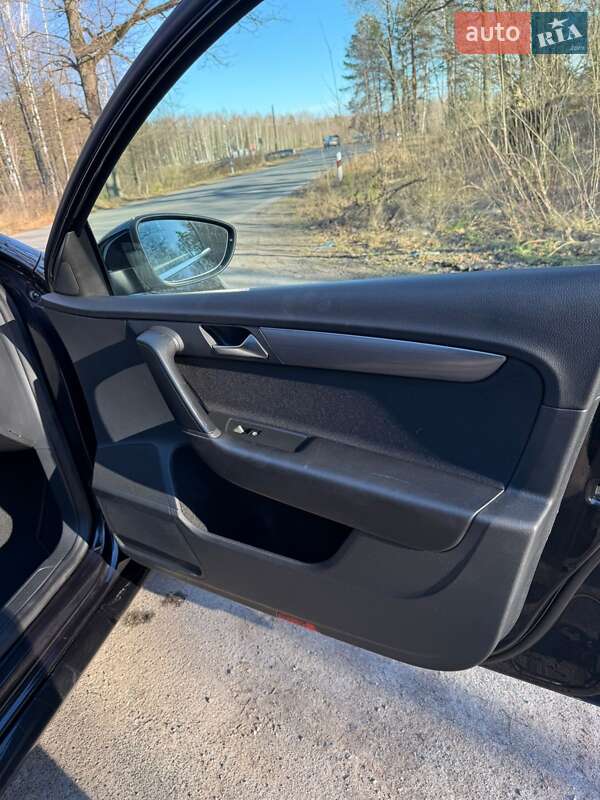 Універсал Volkswagen Passat 2012 в Житомирі