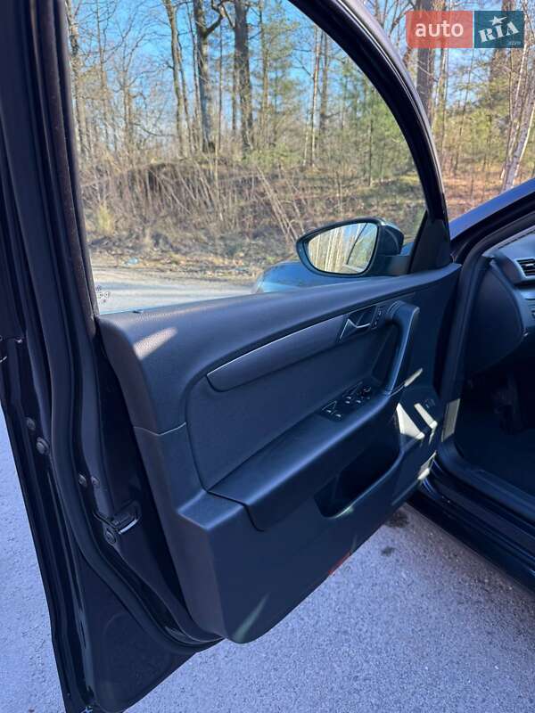 Універсал Volkswagen Passat 2012 в Житомирі