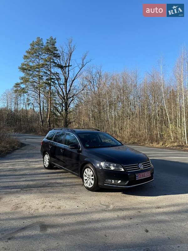 Універсал Volkswagen Passat 2012 в Житомирі