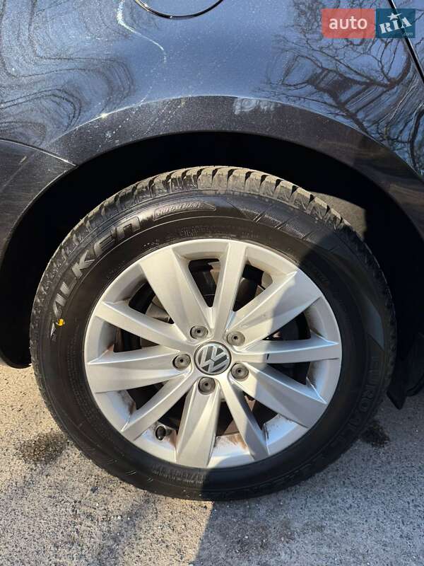 Універсал Volkswagen Passat 2012 в Житомирі