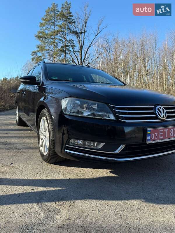 Універсал Volkswagen Passat 2012 в Житомирі