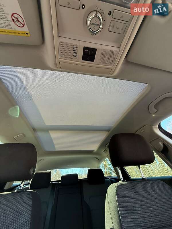 Універсал Volkswagen Passat 2012 в Житомирі