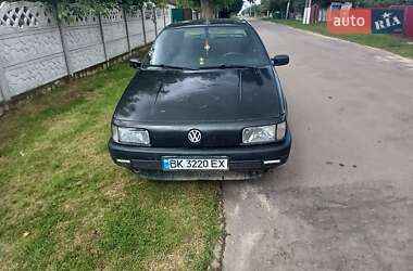 Седан Volkswagen Passat 1991 в Березному
