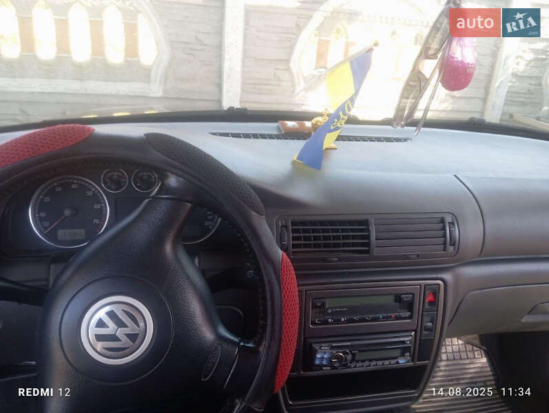 Седан Volkswagen Passat 2003 в Олевську