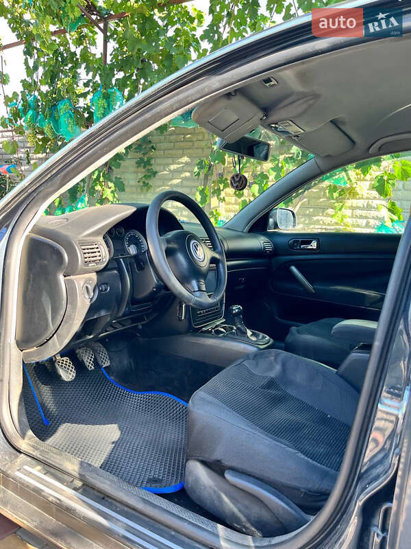 Седан Volkswagen Passat 2002 в Одесі