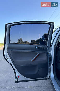 Седан Volkswagen Passat 2005 в  фото 17 Седан Volkswagen Passat 2005 в