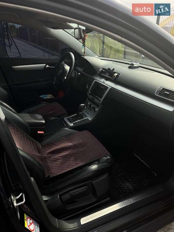 Універсал Volkswagen Passat 2012 в Львові