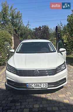 Седан Volkswagen Passat 2016 в Львове