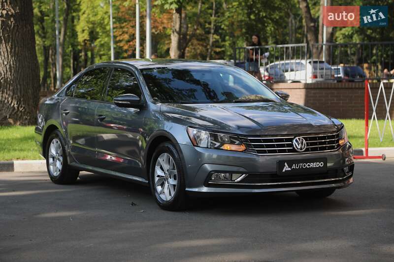 Седан Volkswagen Passat 2018 в Харькове