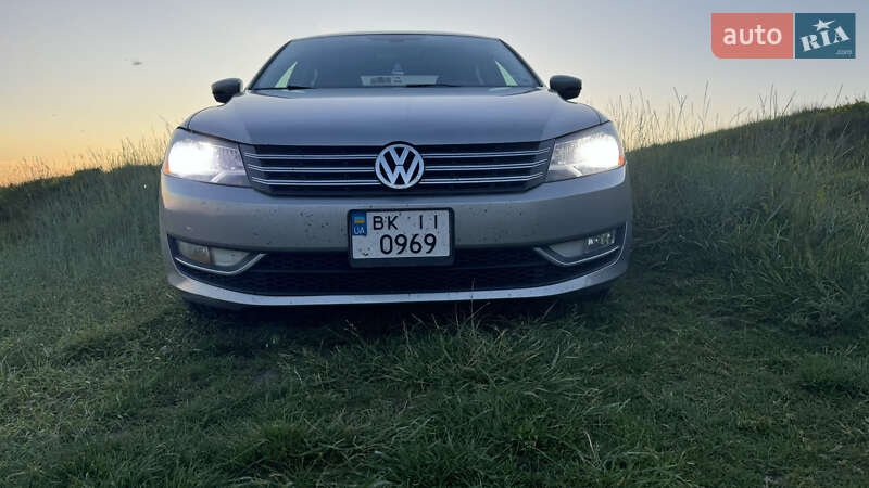 Седан Volkswagen Passat 2012 в Ровно