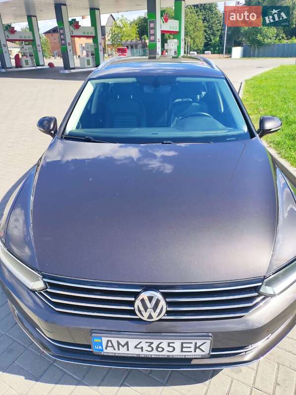 Універсал Volkswagen Passat 2015 в Житомирі