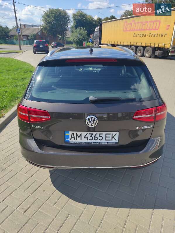 Універсал Volkswagen Passat 2015 в Житомирі