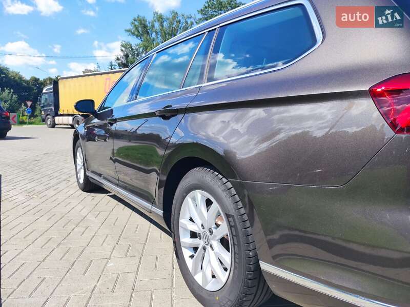 Універсал Volkswagen Passat 2015 в Житомирі
